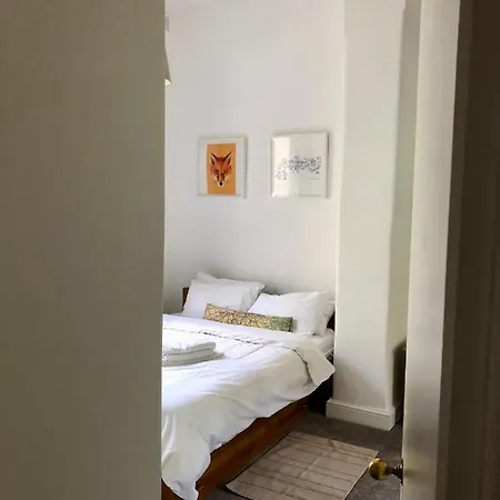 Olympia W14 Two-Bedroom Apartment Londen Buitenkant foto